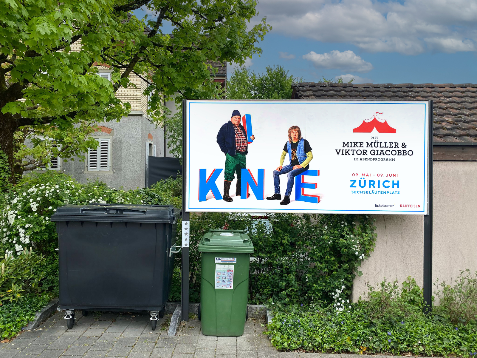 2025_Plakat_Mike_Viktor_dreifach_MB_Himmel_300