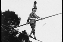 18_Knie_Glasneg_8.5x8.5-cm_